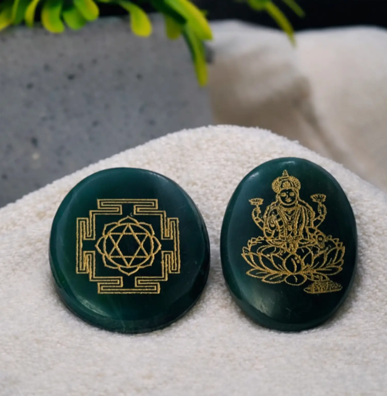 Green-Jade-Laxmi-Shri-Yantra-Coin-Natural